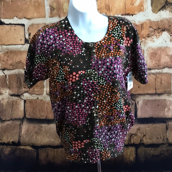 Grace Tops - Grace. Floral button up Top. Short Sleeve.